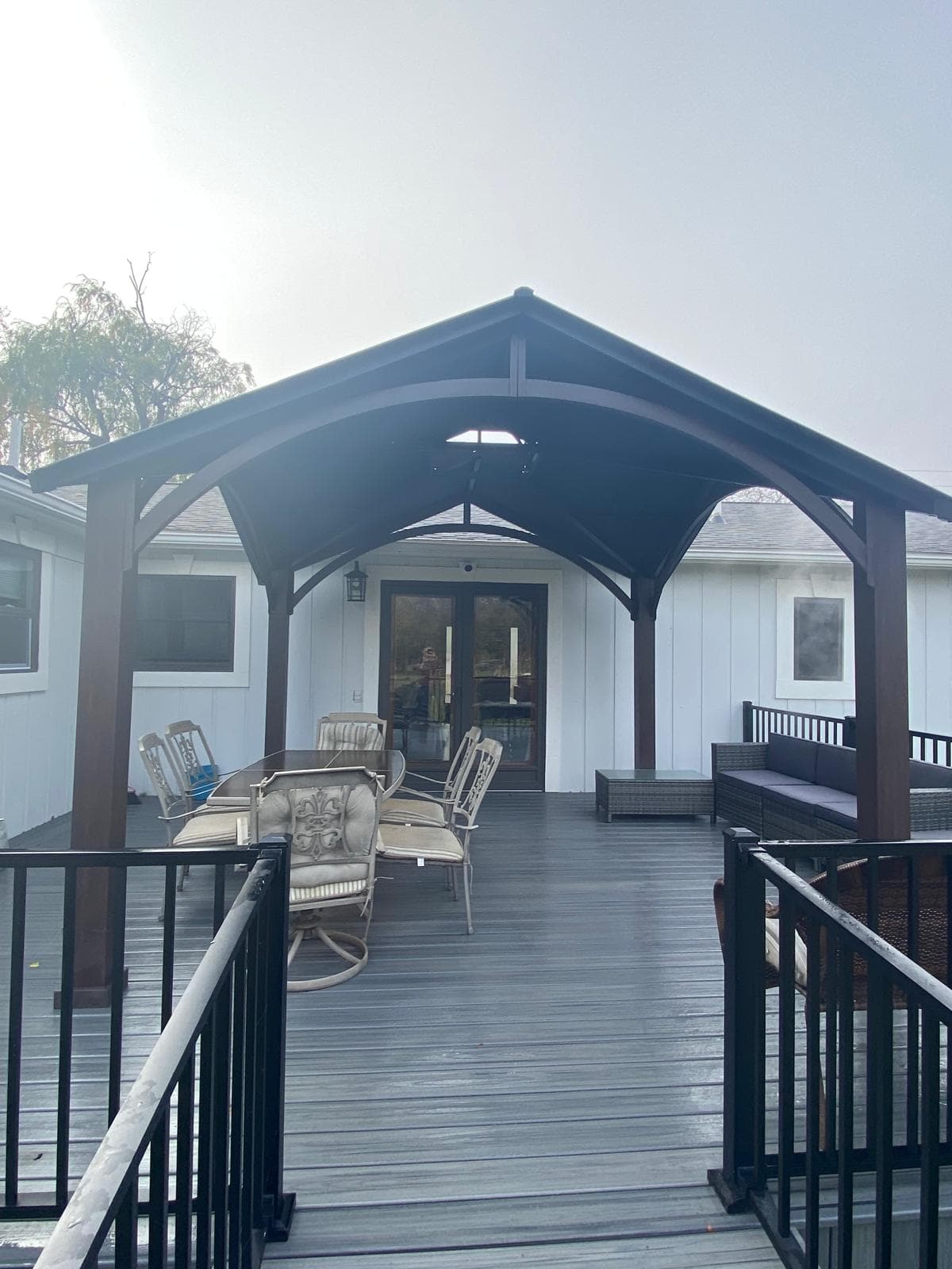 Peaceful Manor Farmington Hills — Covered back deck with outdoor dining