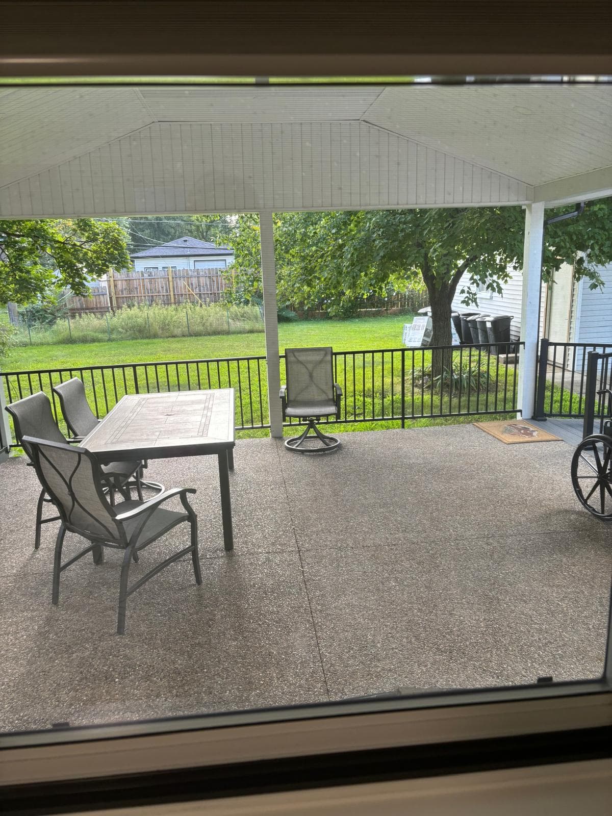 Peaceful Manor Livonia — Backyard