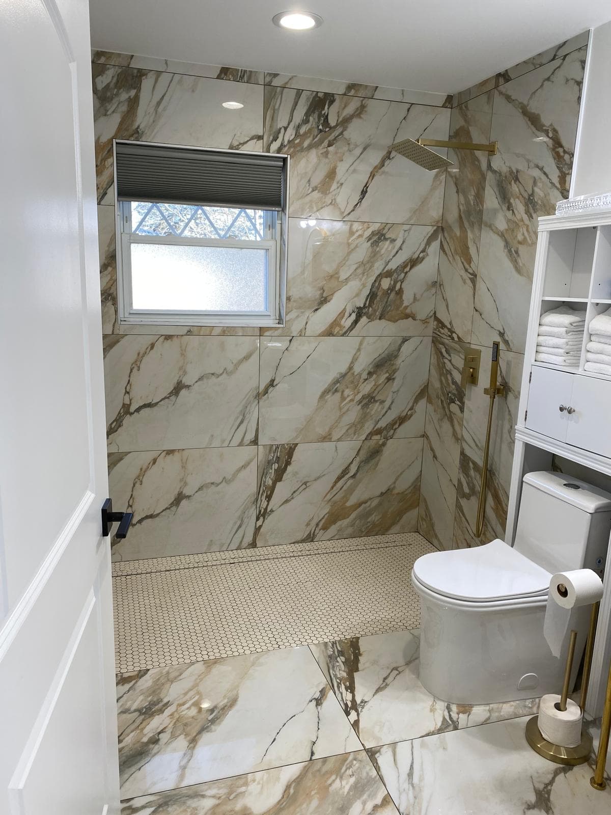 Peaceful Manor Livonia — Bathroom