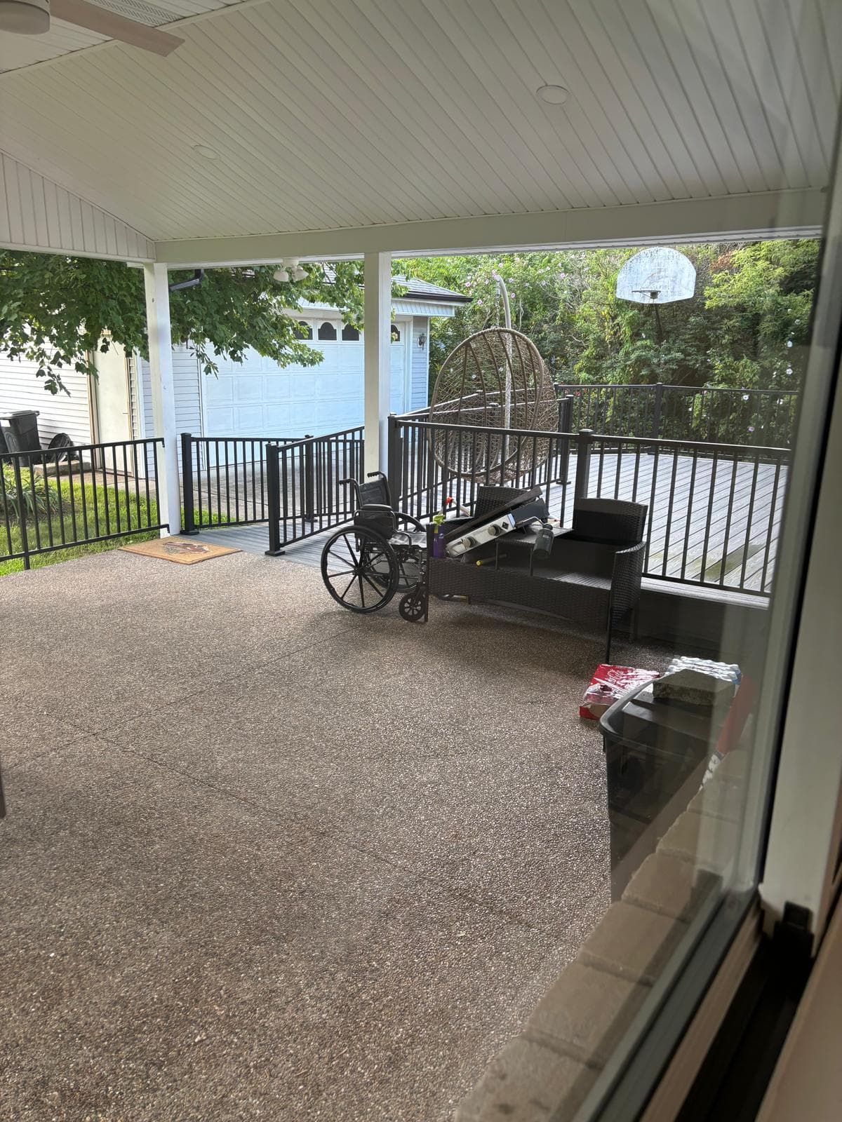 Peaceful Manor Livonia — Patio